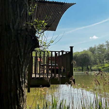 Lakeside Cabin On Stilts- 'Kingfisher' Rous Lench Exterior foto