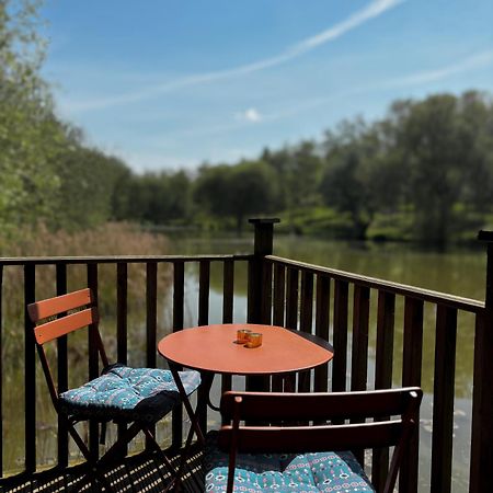 Lakeside Cabin On Stilts- 'Kingfisher' Rous Lench Exterior foto